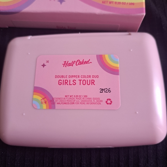 Half Caked Double dipper color duo blush and highlight in girls' tours - Picture 9 of 9
